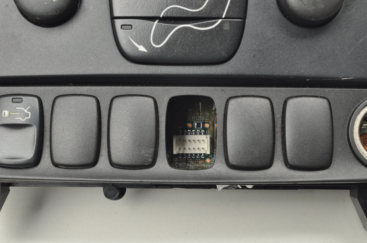 VOLVO S60 AND V70 XC70 PANEL AIR CONDITIONING SWITCH 30746023