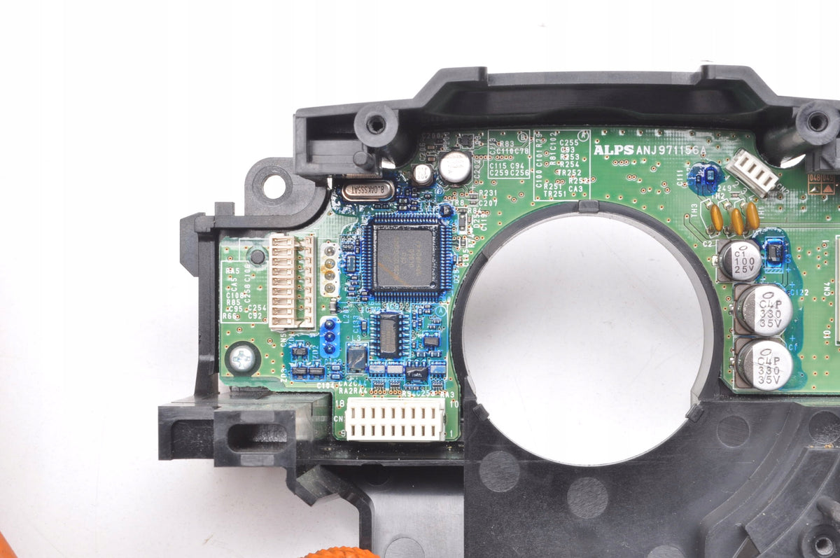 VOLVO S60 AND V70 XC70 STEERING WHEEL CONTROLLER MODULE 30739597