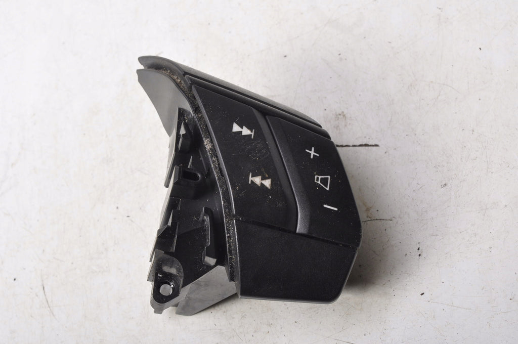 VOLVO S60 AND XC90 STEERING WHEEL BUTTONS 30739568 30739566