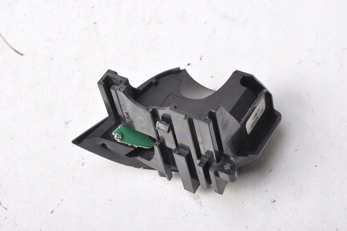 VOLVO S60 AND XC90 STEERING WHEEL BUTTONS 30739568 30739566