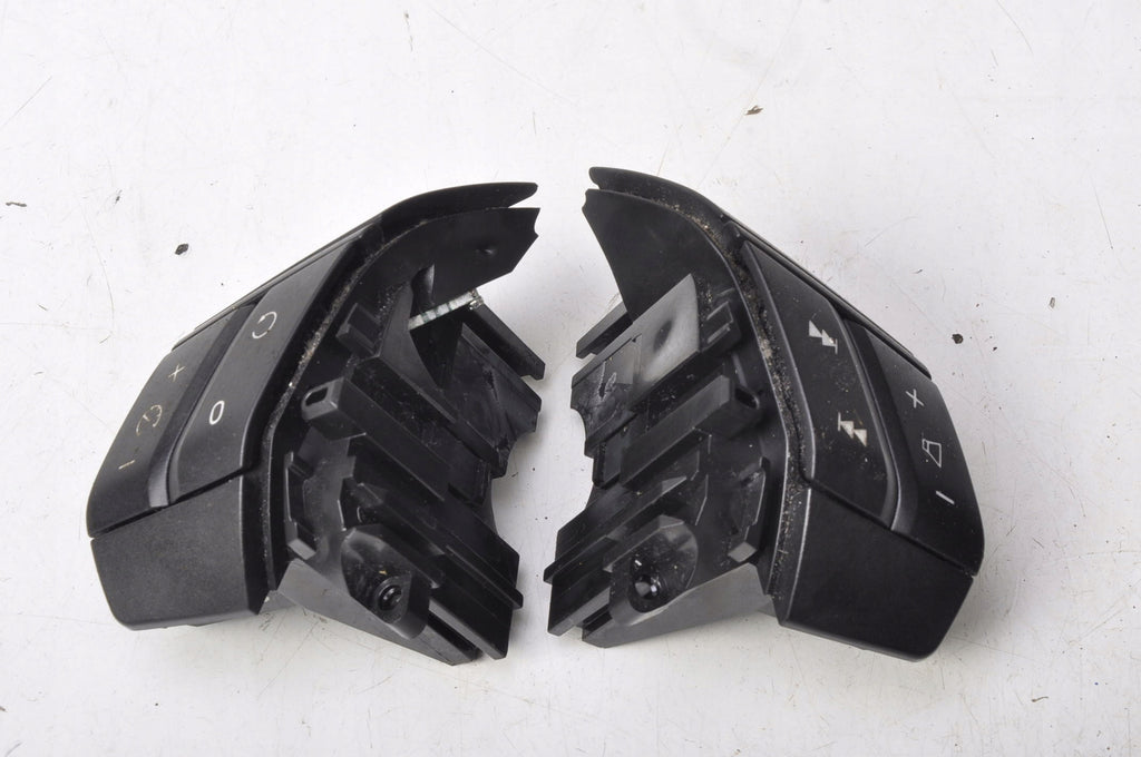 VOLVO S60 AND XC90 STEERING WHEEL BUTTONS 30739568 30739566