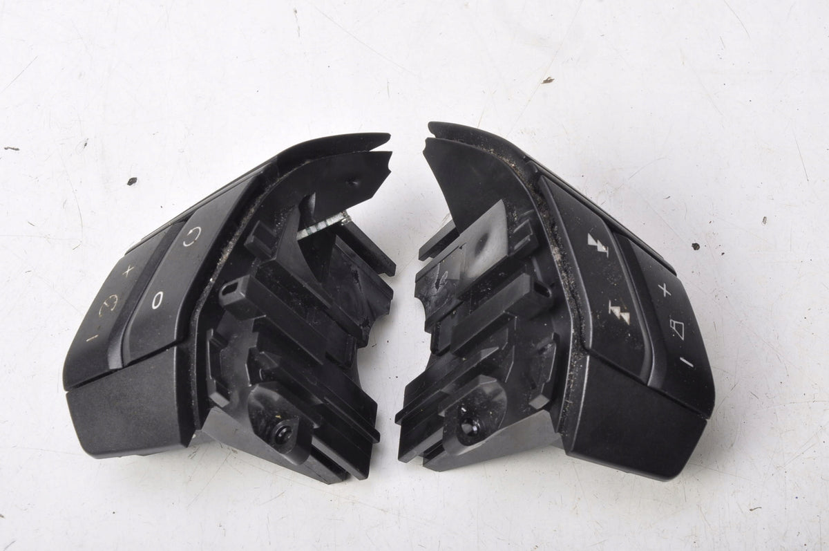 VOLVO S60 AND XC90 STEERING WHEEL BUTTONS 30739568 30739566