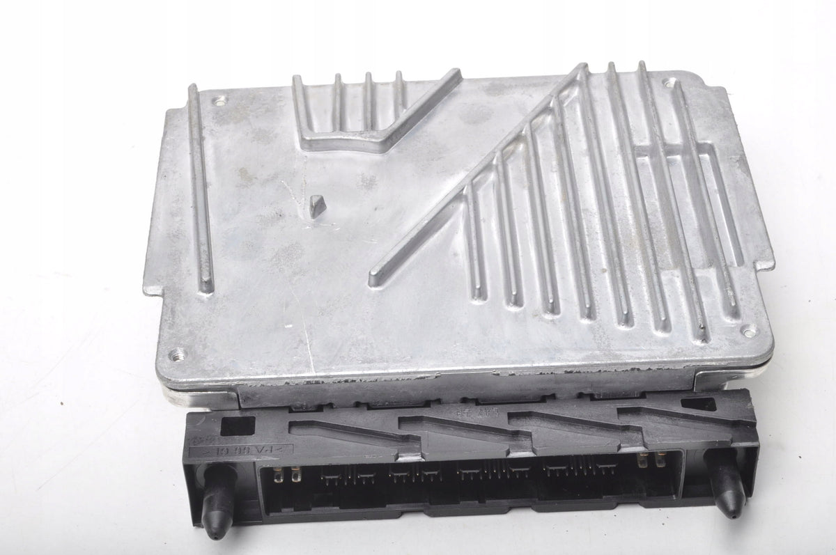 VOLVO S60 I V70 II 2.4 COMPUTER ENGINE DRIVER 30684877 MB079700-9540