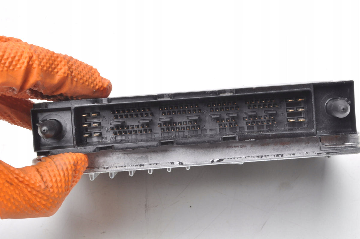 VOLVO S60 I V70 II 2.4 COMPUTER ENGINE DRIVER 30684877 MB079700-9540