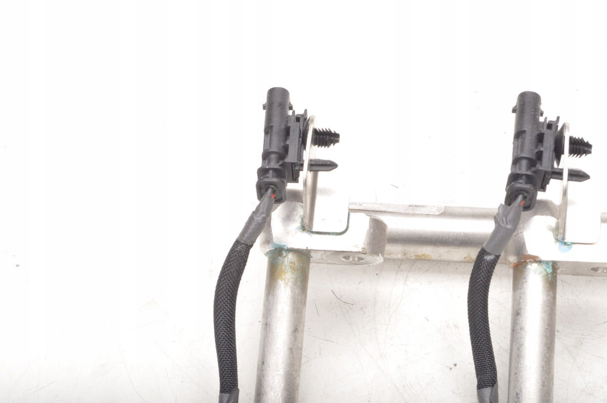VOLVO S60 II 2.0 T4 INJECTION RAIL 31478555