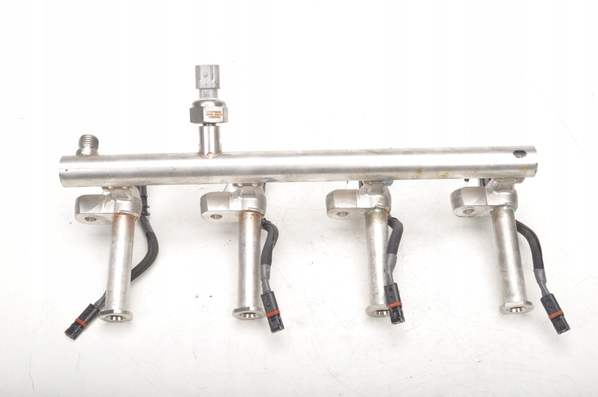 VOLVO S60 II 2.0 T4 INJECTION RAIL 31478555