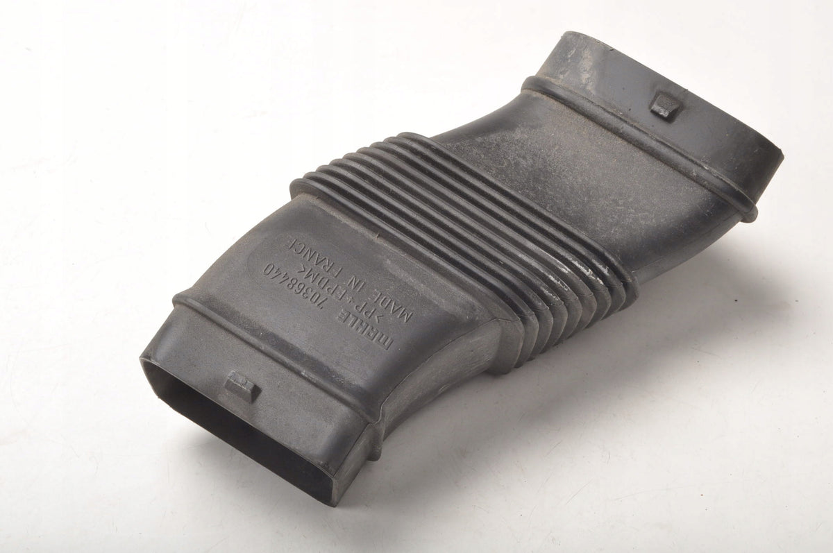 VOLVO S60 II 2.4 D5 AIR INTAKE PIPE 70368440