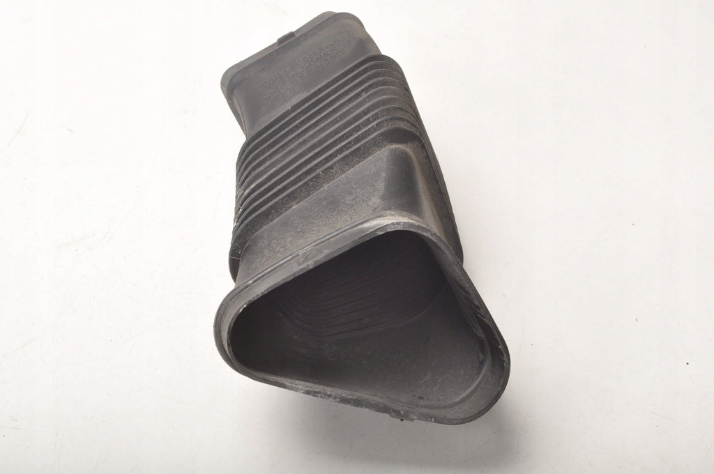 VOLVO S60 II 2.4 D5 AIR INTAKE PIPE 70368440