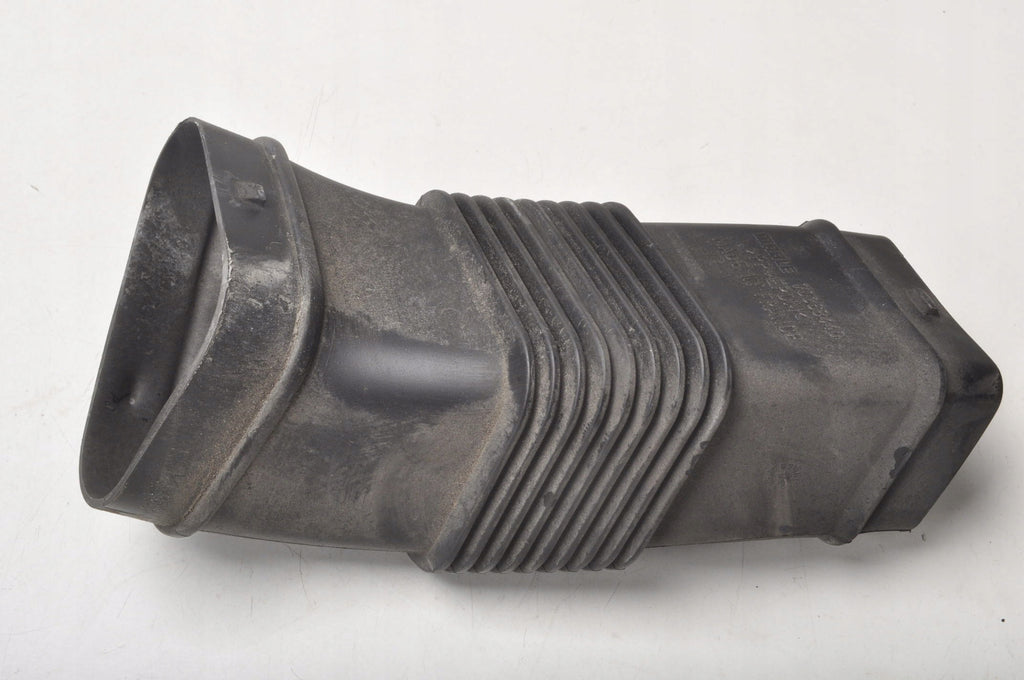 VOLVO S60 II 2.4 D5 AIR INTAKE PIPE 70368440