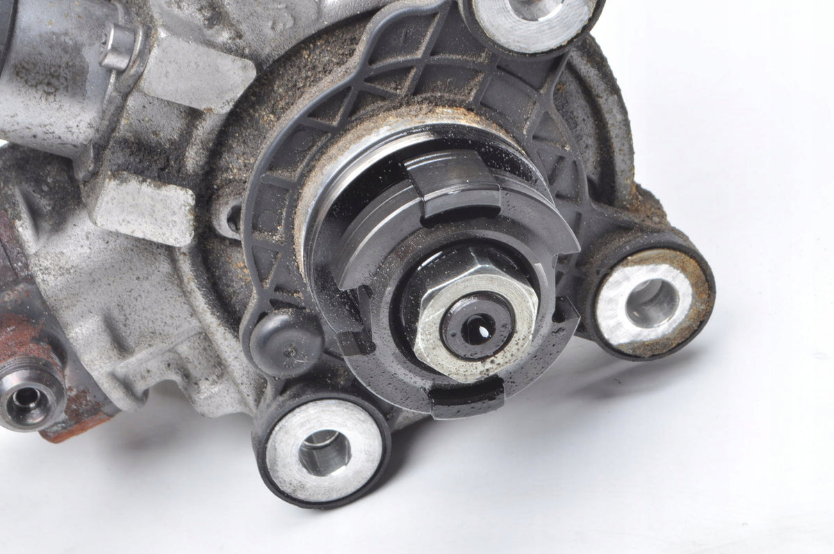 VOLVO S60 II V60 2.0 D3 136KM INJECTION PUMP 31372081