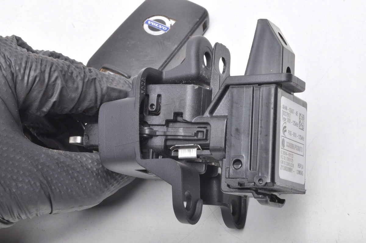 VOLVO S60 II V60 IGNITION 2 KEYS 6 BUTTONS AH4N-15607-AE 30791678