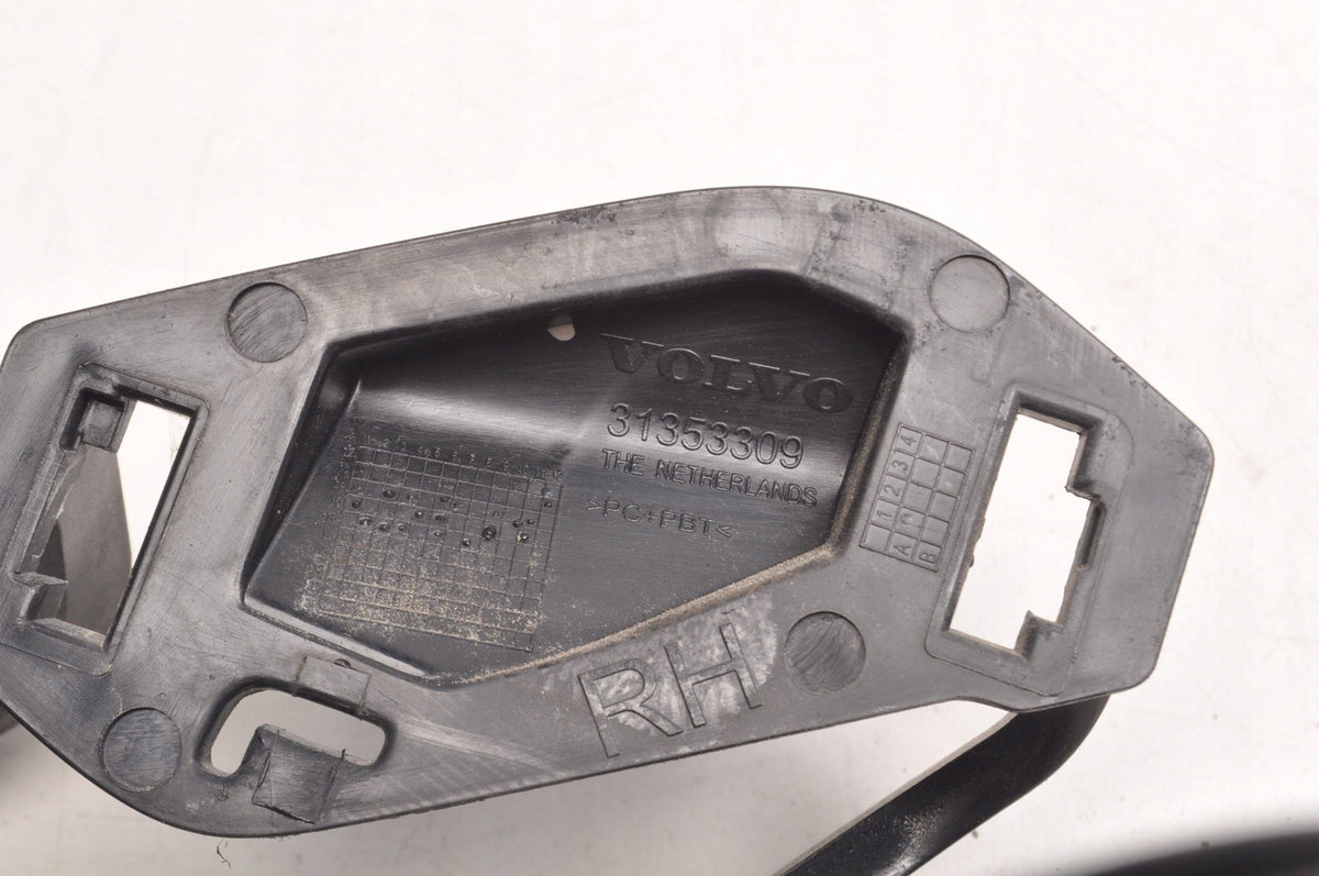 VOLVO S60 II V60 LAMP WASHER CAP RIGHT LIFT 31353309 31353225