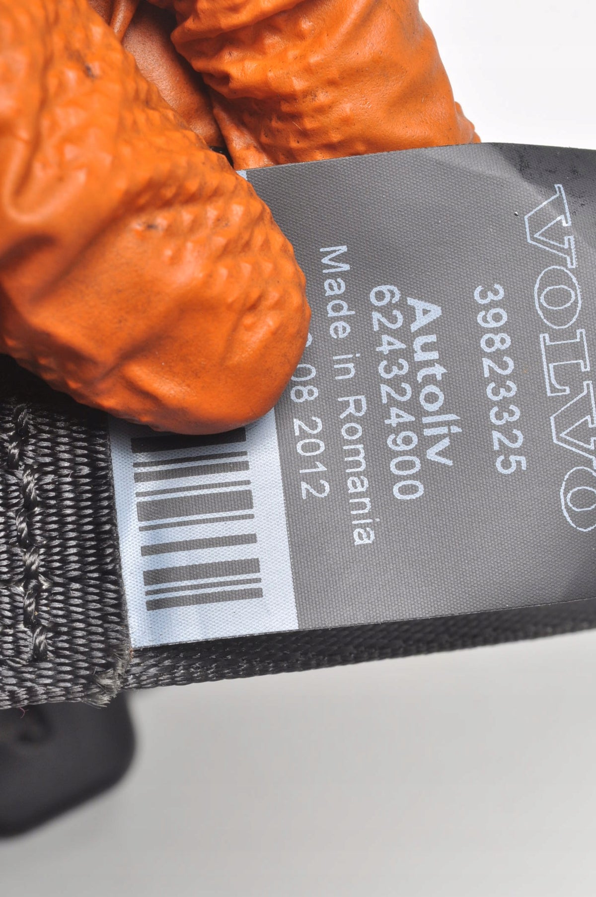 VOLVO S60 II V60 SEAT BELT RIGHT REAR 39823325