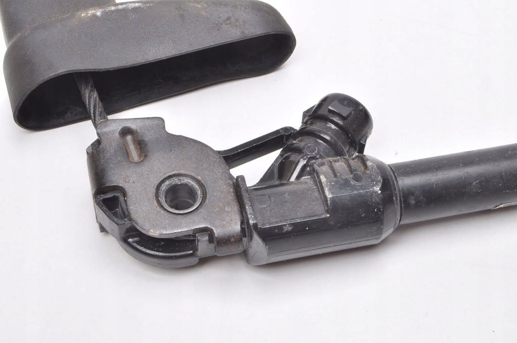 VOLVO S60 II V60 SEAT BELT TENSIONER RIGHT 8630467