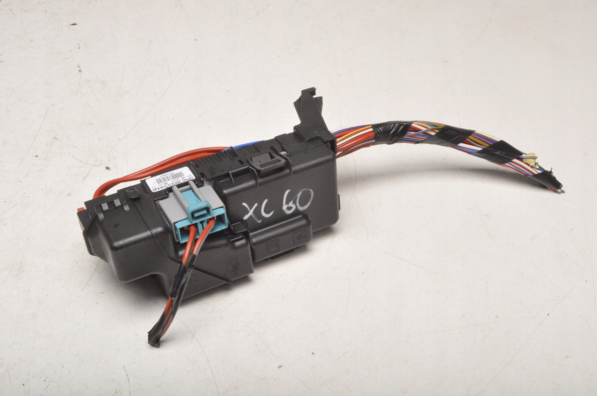 VOLVO S60 II V60 XC60 AND FUSE BOX 3800159