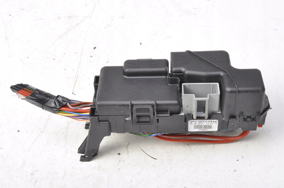 VOLVO S60 II V60 XC60 AND FUSE BOX 3800159