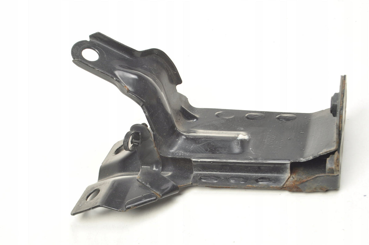 VOLVO S60 II V60 XC60 AND RADIATOR MOUNT 31261932 RIGHT