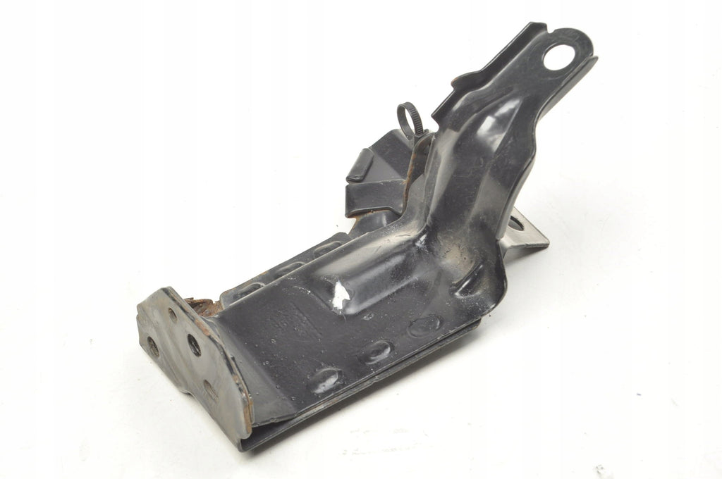 VOLVO S60 II V60 XC60 AND RADIATOR MOUNT 31261932 RIGHT