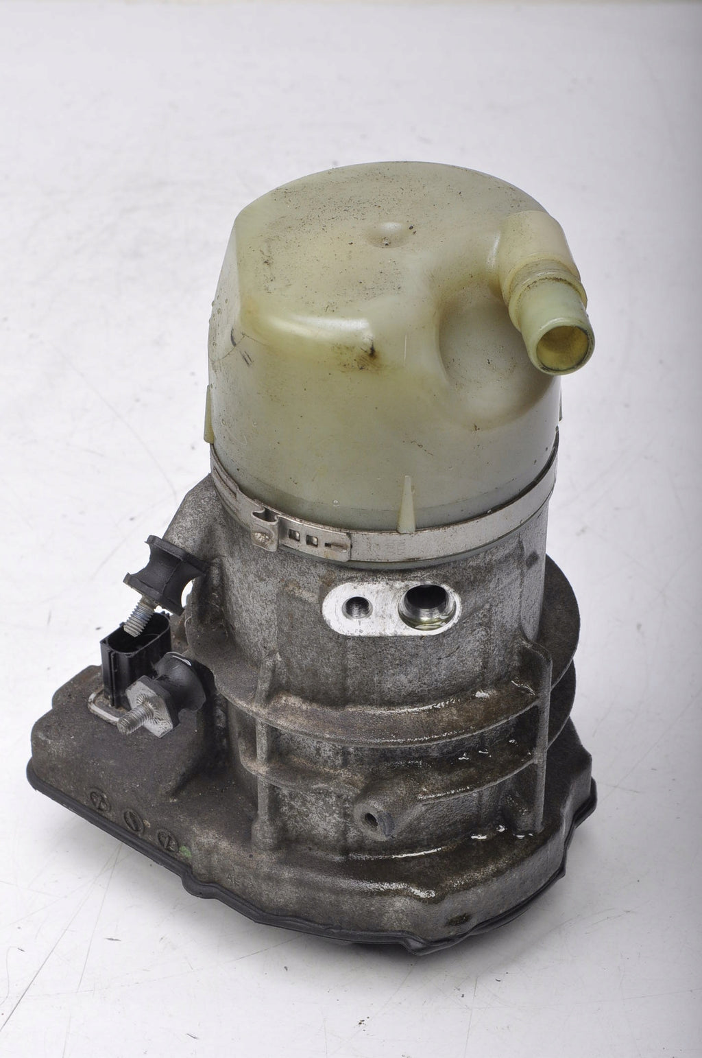 VOLVO S60 II V60 XC70 II 2.4 D POWER STEERING PUMP 31360442