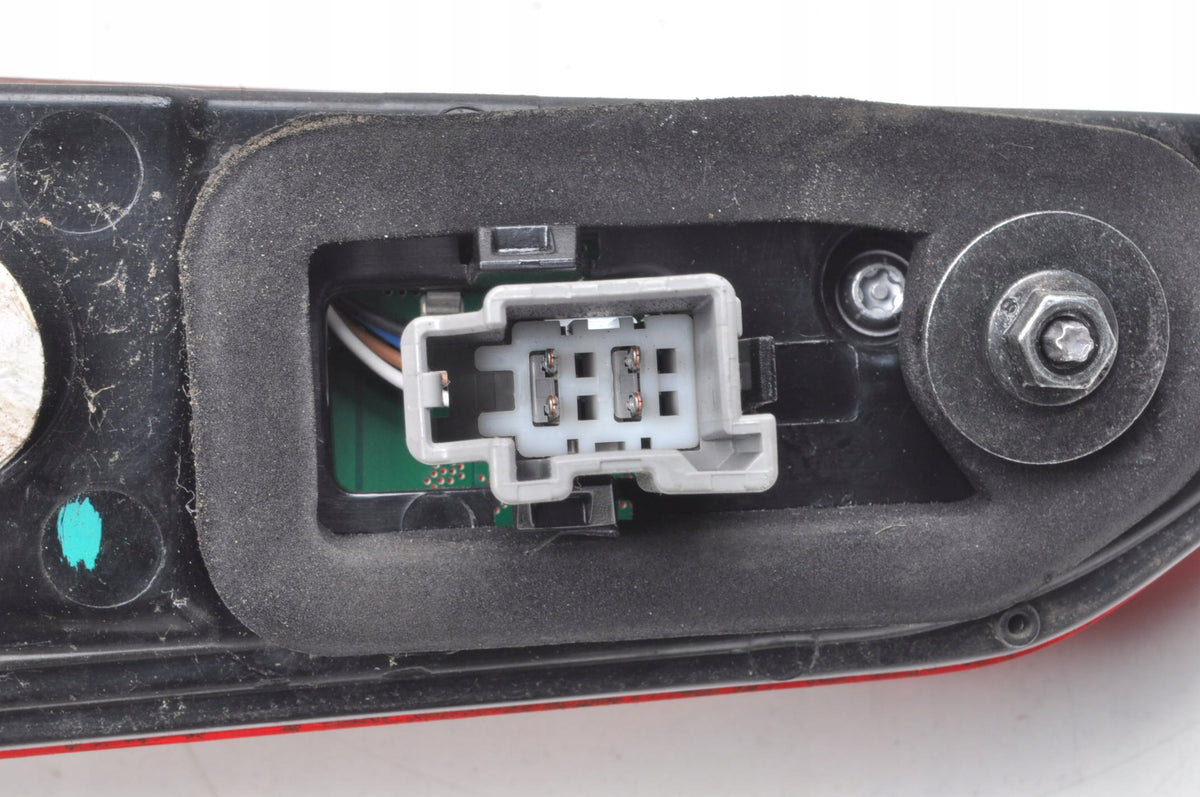 VOLVO S60 III LAMP RIGHT REAR FLAP SEDAN 31468202