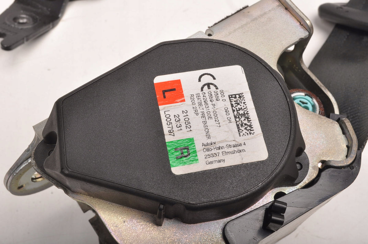VOLVO S60 III SEAT BELT RIGHT REAR 2 ROW 31462756