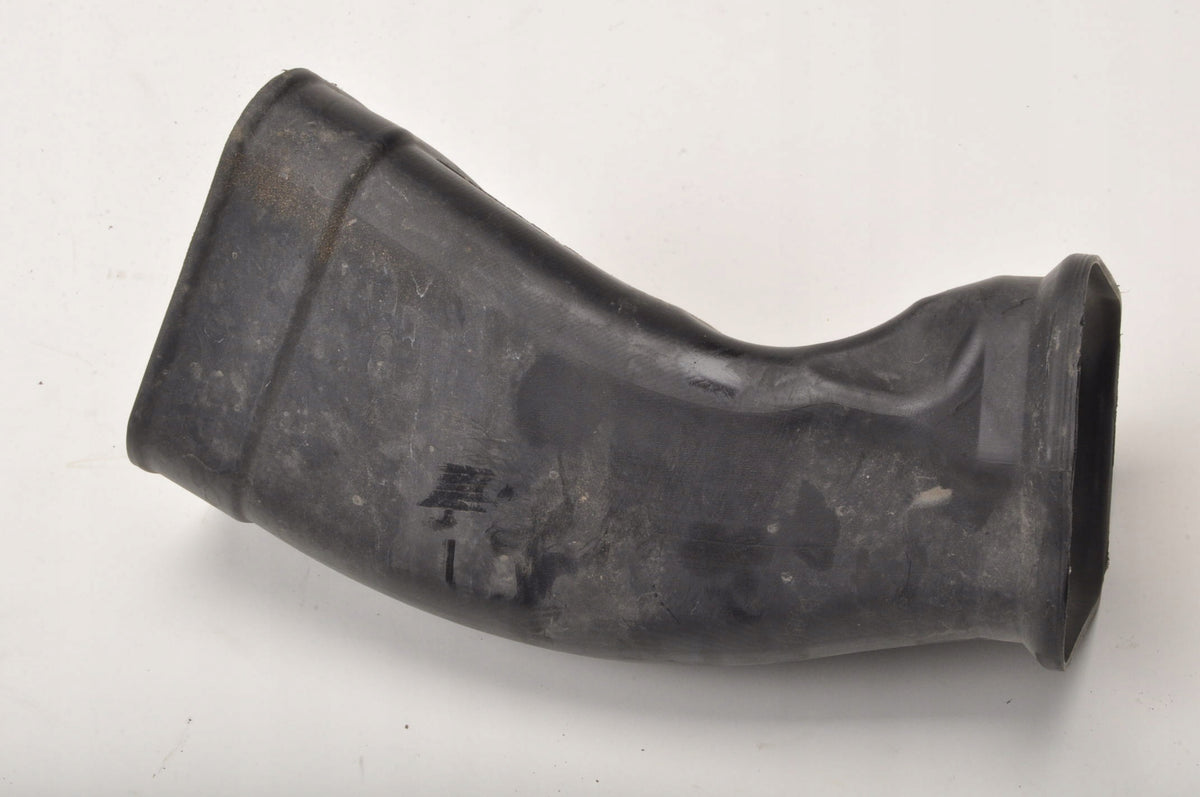 VOLVO S60 III V60 II 2.0 D3 150KM AIR INTAKE PIPE 31474810