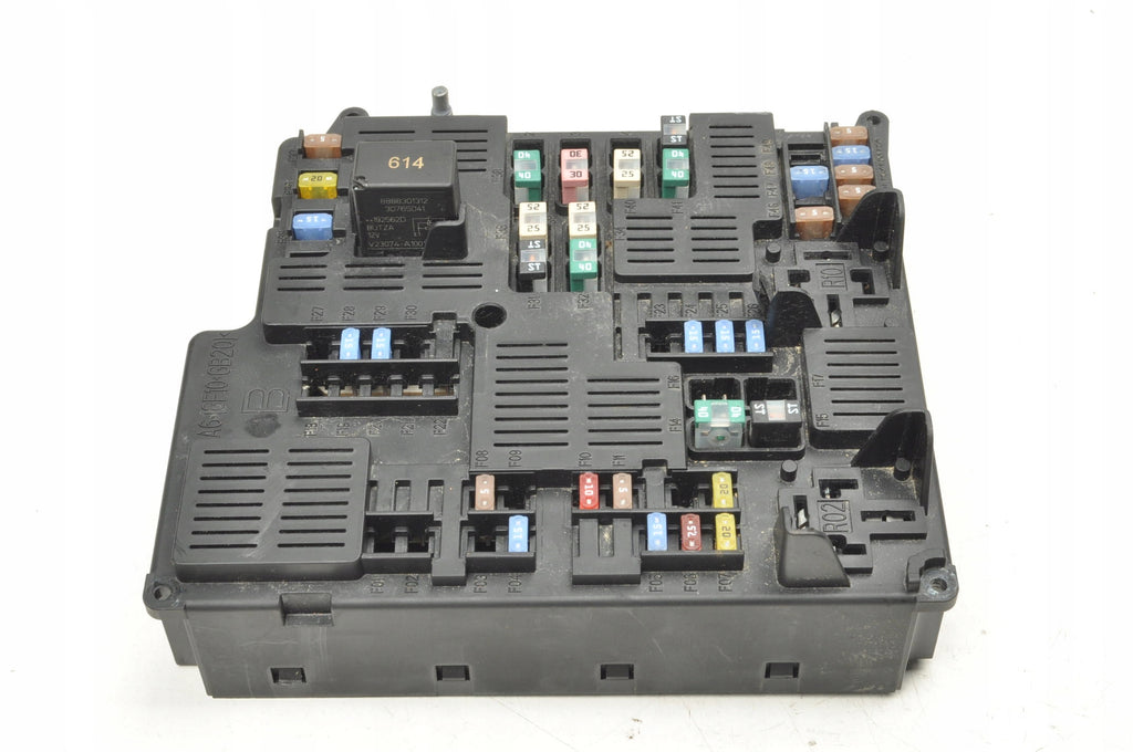 VOLVO S60 III V60 II FUSE BOX 32212297
