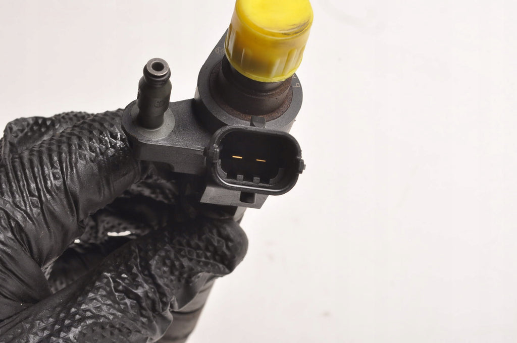 VOLVO S80 II V70 III 2.4 D5 INJECTION INJECTOR 31272690 0445116016