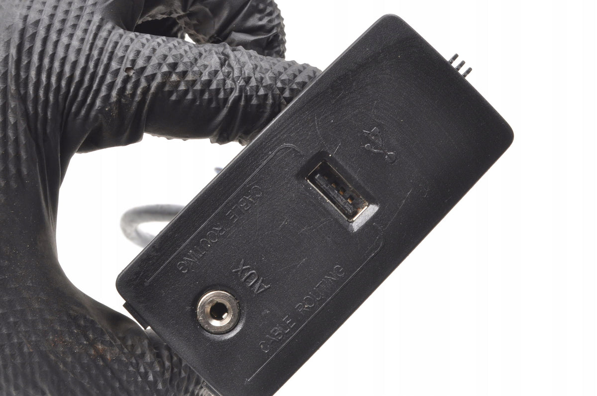 VOLVO S90 II V90 XC90 XC60 II PORT USB 31438295 INPUT SOCKET