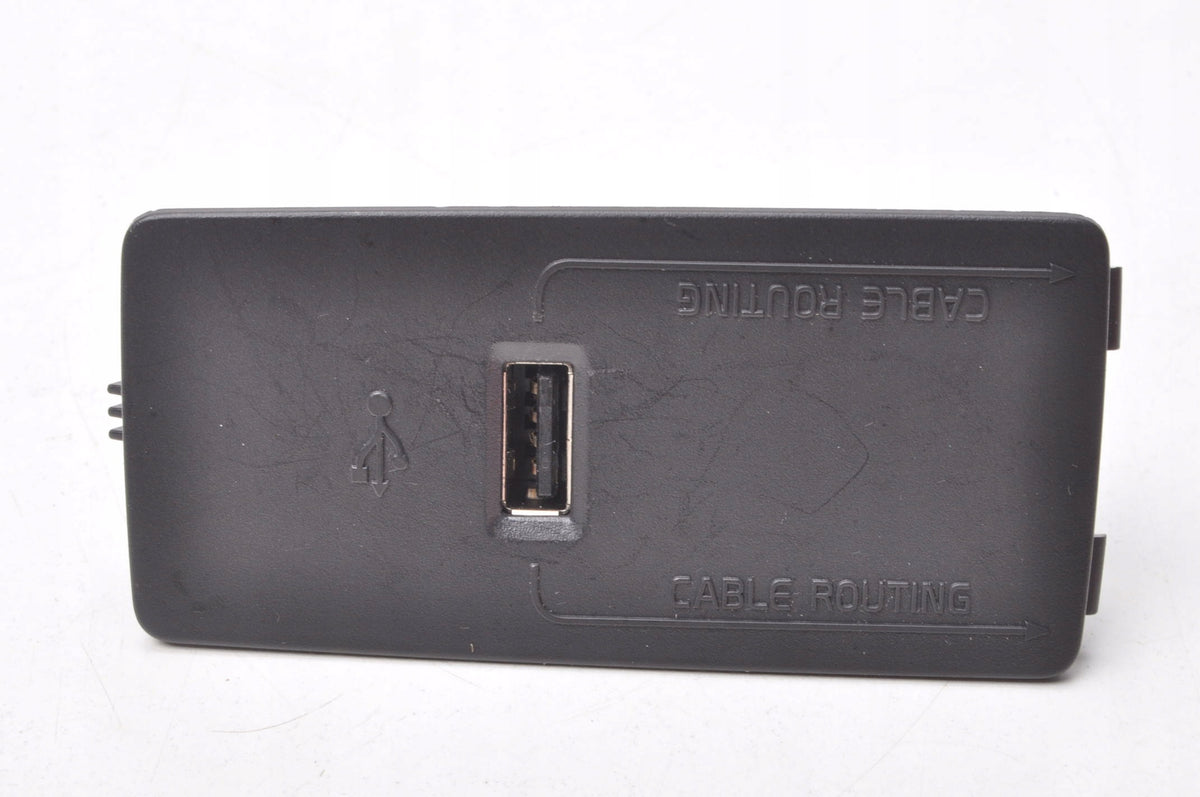 VOLVO S90 II V90 XC90 XC60 II PORT USB 31438295 INPUT SOCKET