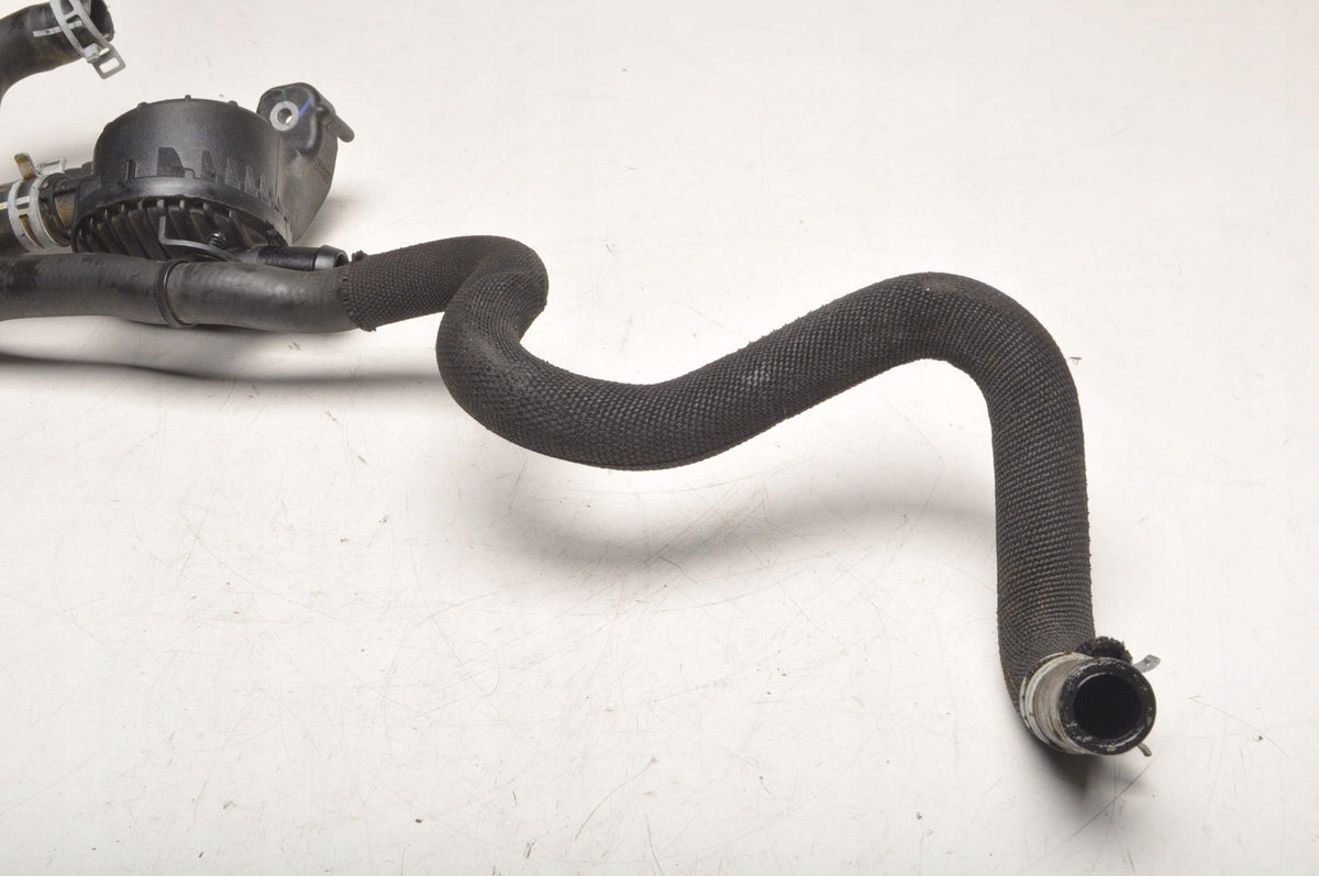 VOLVO S90 V90 II B5 Mild Hybrid 2.0 PIPE WATER CABLE PUMP 8888471907
