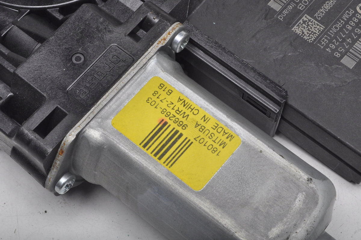 VOLVO S90 V90 II WINDSCREEN MOTOR LEFT FRONT 31674758 966268-103