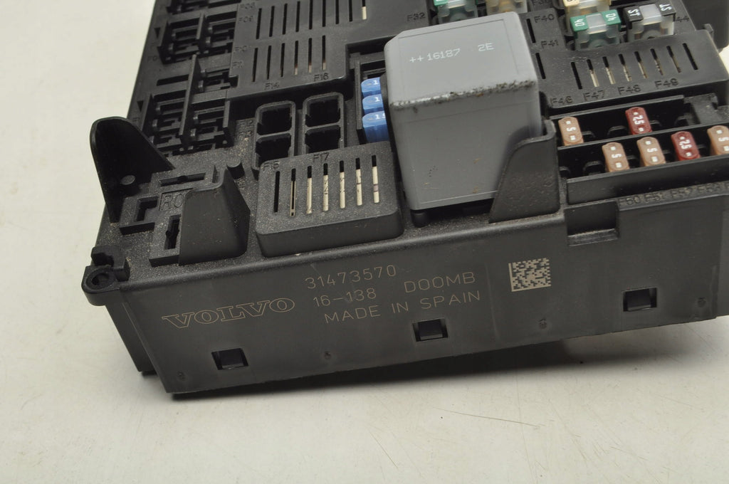 VOLVO S90 V90 XC60 XC90 2.0 D5 FUSE BOX 31473570