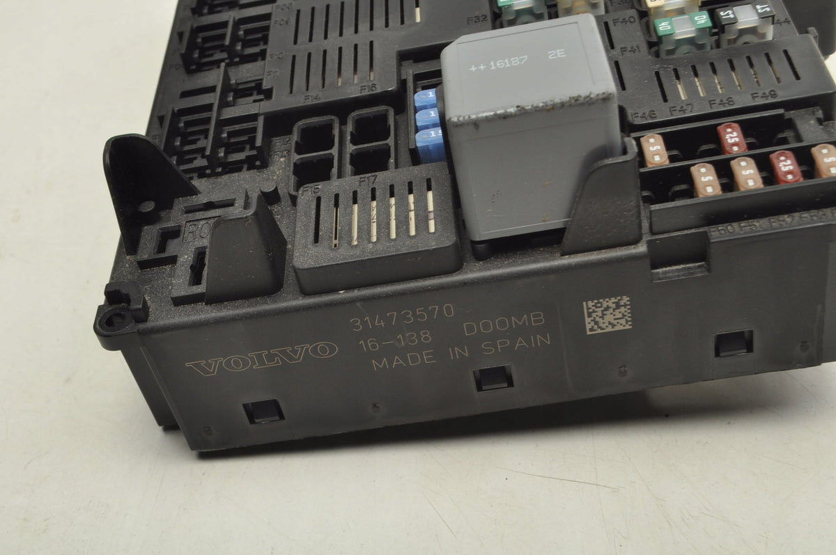 VOLVO S90 V90 XC60 XC90 2.0 D5 FUSE BOX 31473570