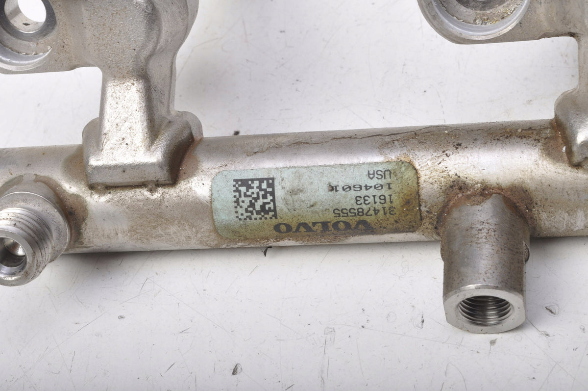 VOLVO V40 II 1.5 T3 INJECTION RAIL 31478555