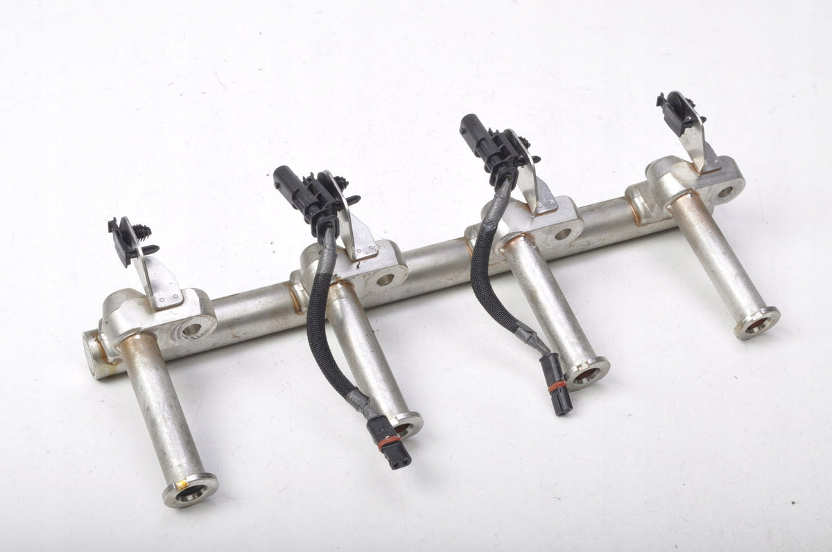 VOLVO V40 II 1.5 T3 INJECTION RAIL 31478555
