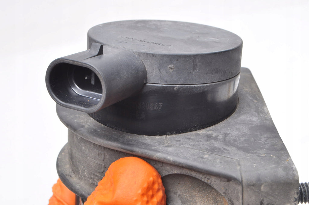 VOLVO V40 II 1.6 D2 114KM WATER PUMP 31320347