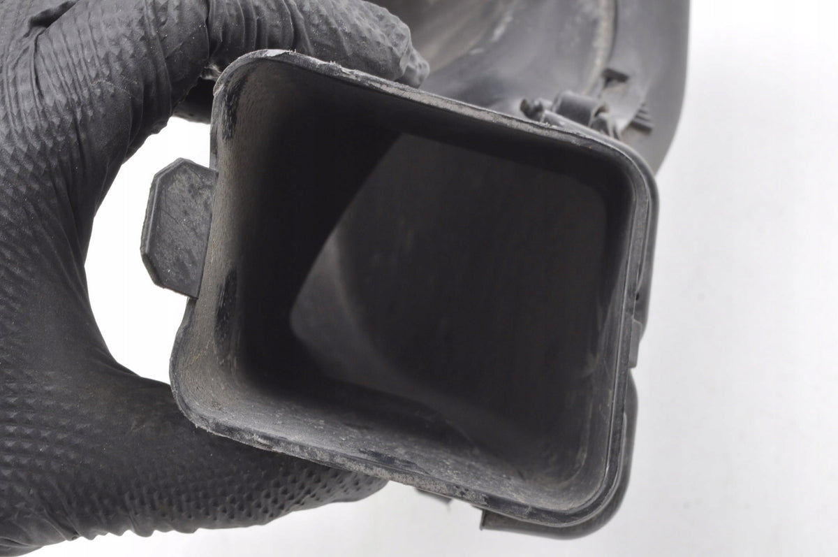 VOLVO V40 II 2.0 D2 AIR INTAKE PIPE 31338658