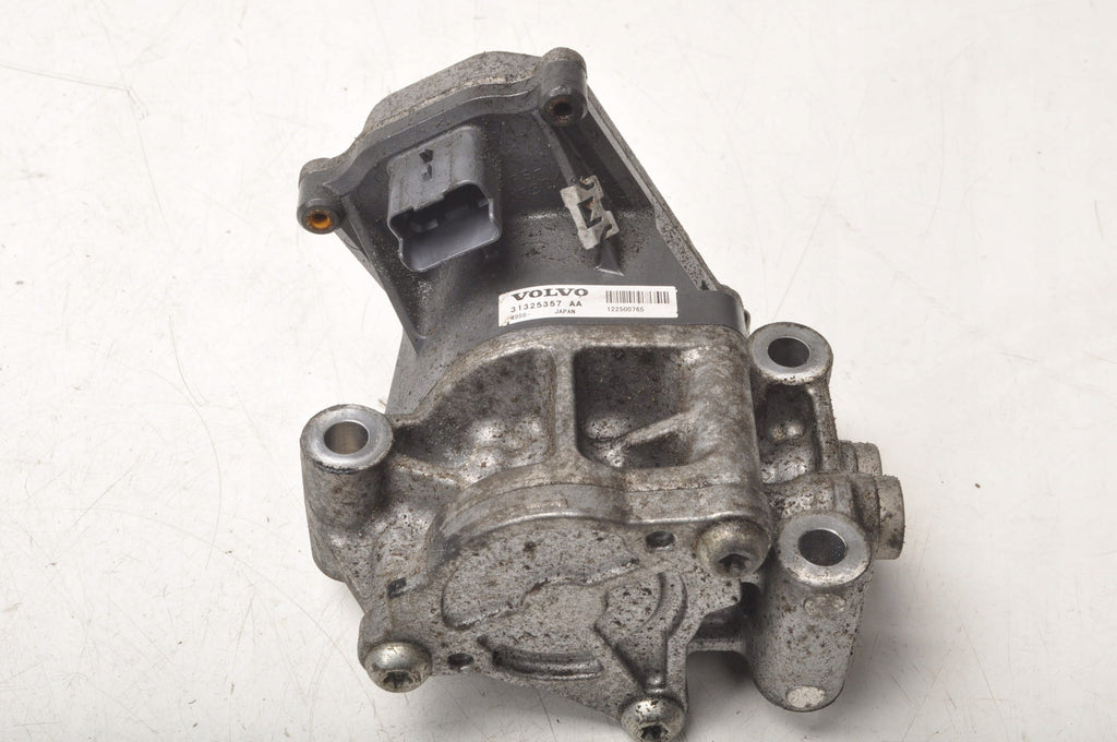 VOLVO V40 II 2.0 D3 OIL PUMP 31325357