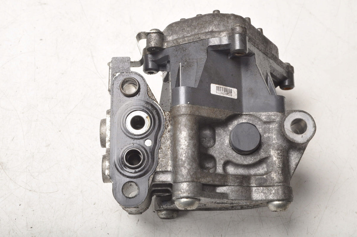 VOLVO V40 II 2.0 D3 OIL PUMP 31325357