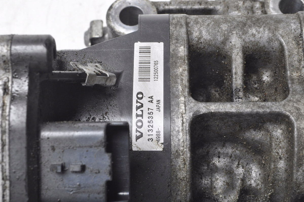 VOLVO V40 II 2.0 D3 OIL PUMP 31325357
