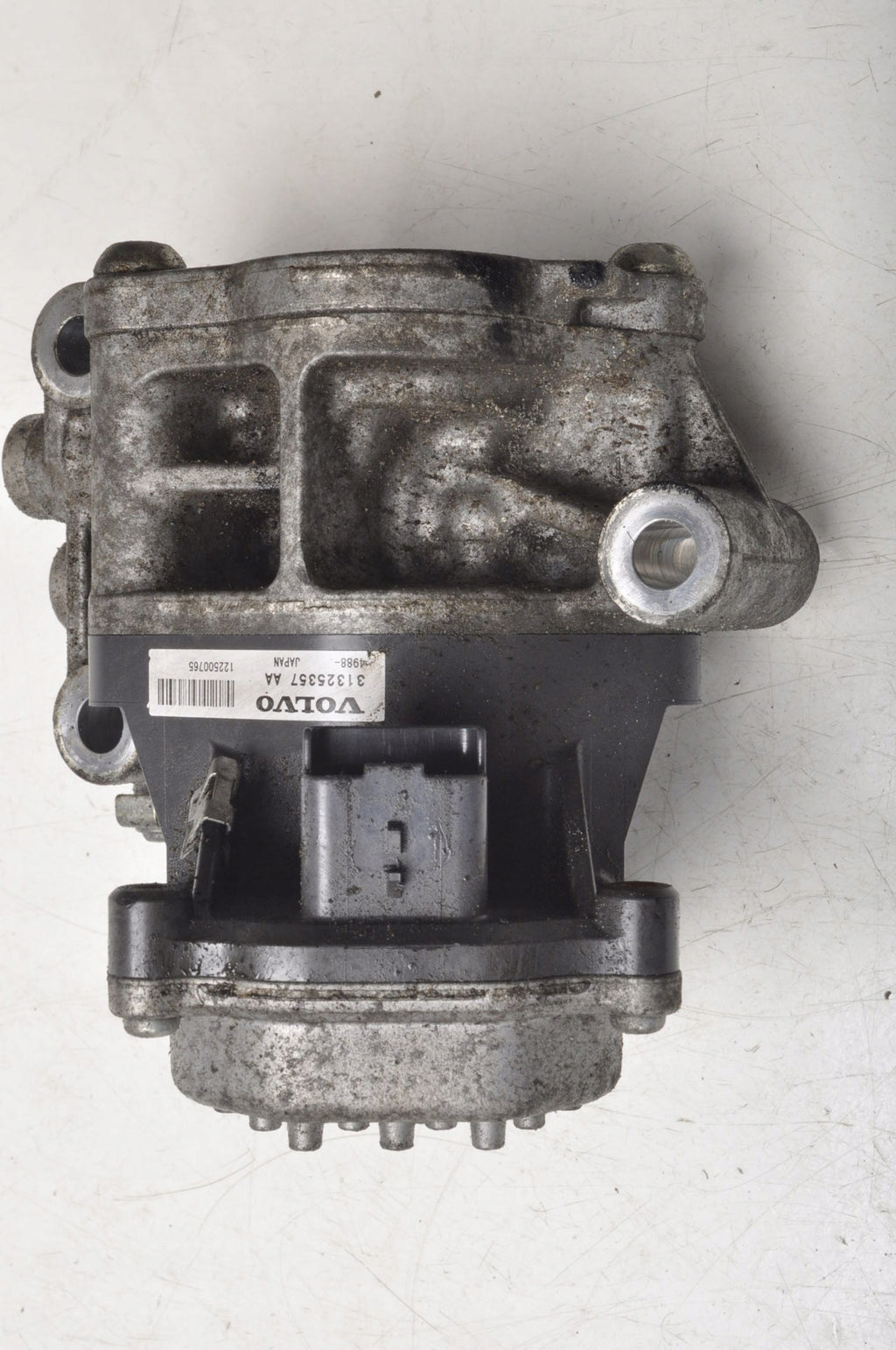 VOLVO V40 II 2.0 D3 OIL PUMP 31325357