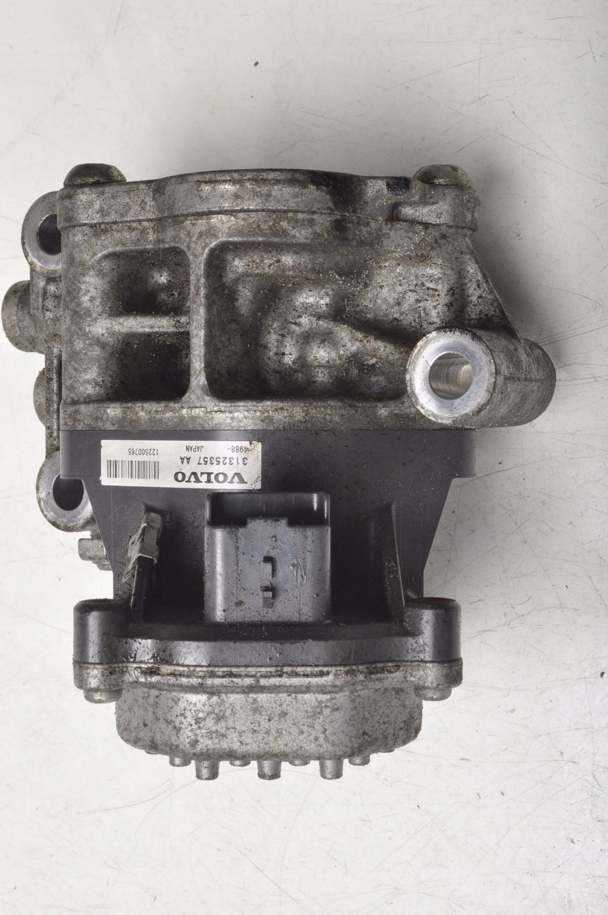 VOLVO V40 II 2.0 D3 OIL PUMP 31325357