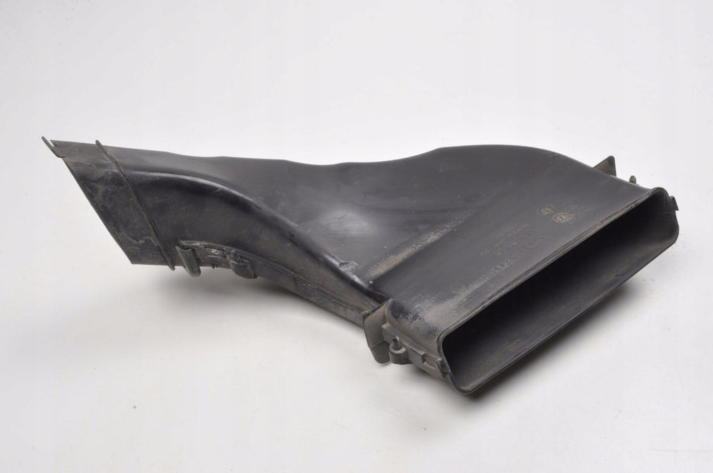 VOLVO V40 II 2.0 D4 190KM AIR INTAKE PIPE 31338658