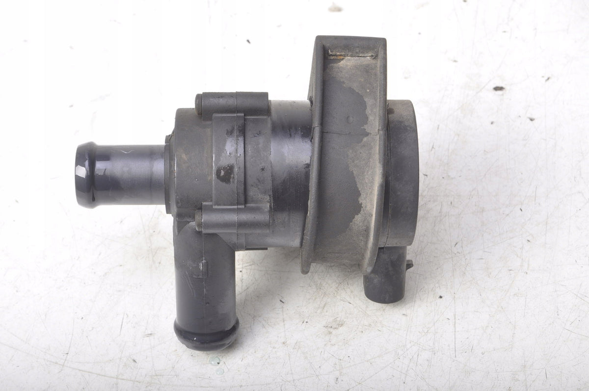 VOLVO V40 II 2.0 D4 190KM WATER PUMP 30950000