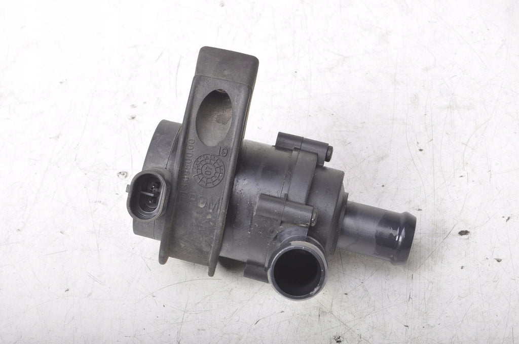 VOLVO V40 II 2.0 D4 190KM WATER PUMP 30950000