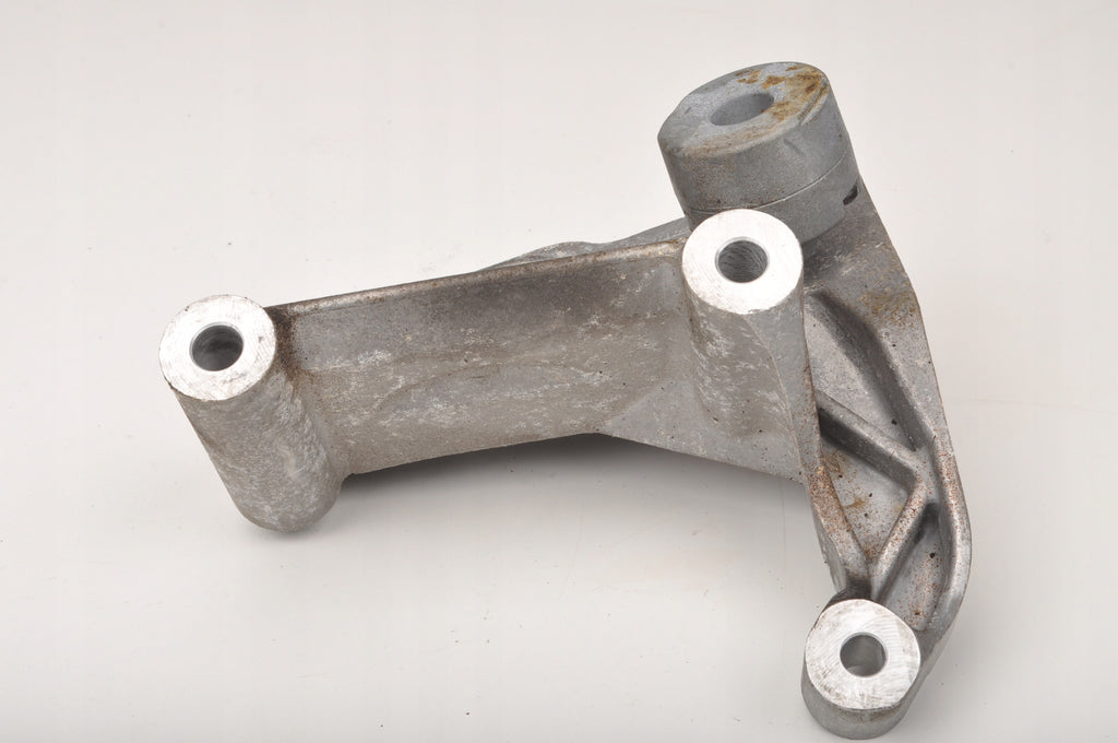 VOLVO V40 II 2.0 T2 ENGINE MOUNT BRACKET 31430916