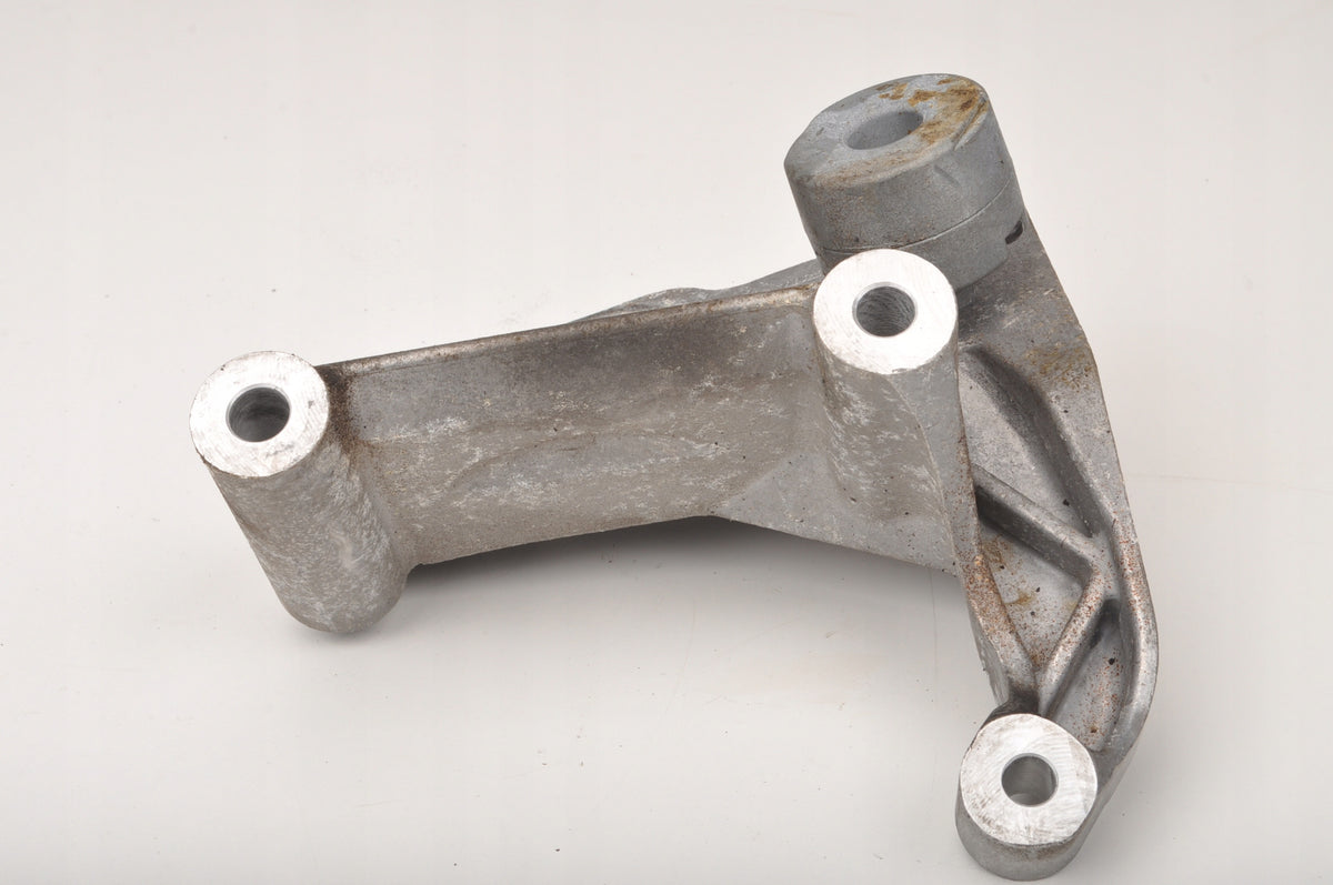 VOLVO V40 II 2.0 T2 ENGINE MOUNT BRACKET 31430916