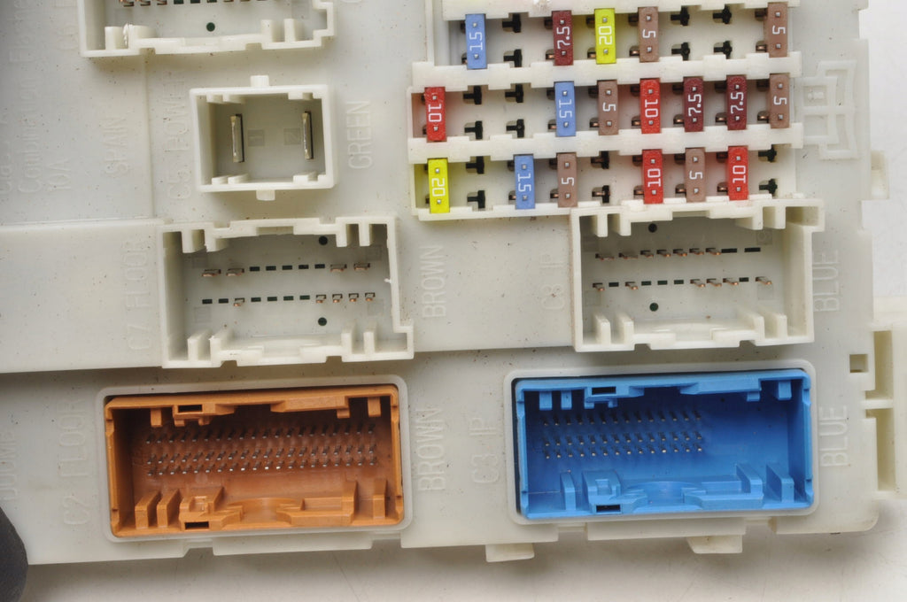 VOLVO V40 II FUSE BOX 31453131