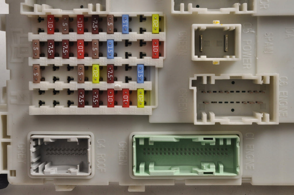 VOLVO V40 II FUSE BOX 31453131